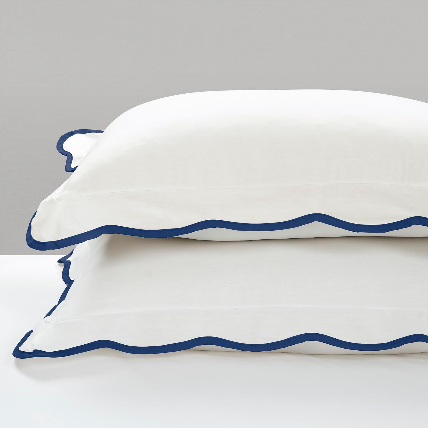 Lush Decor Coastal Chic Scalloped Edge Comforter Set, 3 Piece Set Full/Queen, Navy & White - Queen Bedding Set - White Comforter - Coastal Decor
