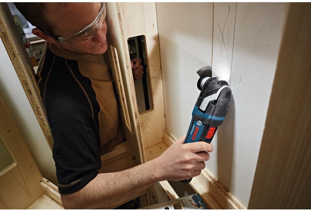 BOSCH GOP18V-28N 18V EC Brushless Oscillating Multi-Tool - Versatile, Compact Design with Enhanced Power With StarlockPlus For Quick-Change Technology (Bare Tool)