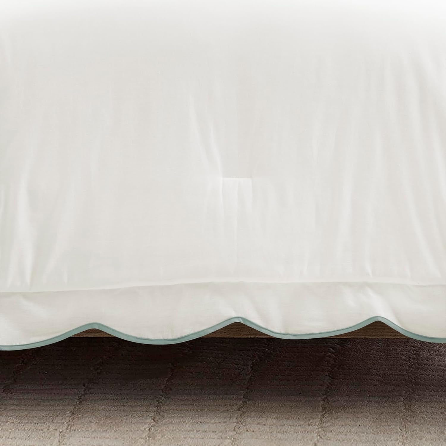 Lush Decor Coastal Chic Scalloped Edge Comforter Set, 3 Piece Set Full/Queen, Blue & White - Queen Bedding Set - White Comforter - Coastal Decor