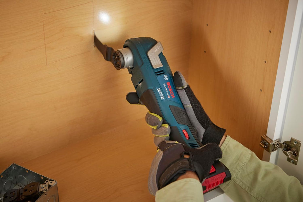 Bosch GOP18V-34B14-RT 18V Brushless Lithium-Ion Cordless StarlockPlus Oscillating Multi-Tool Kit (4 Ah) (Renewed)