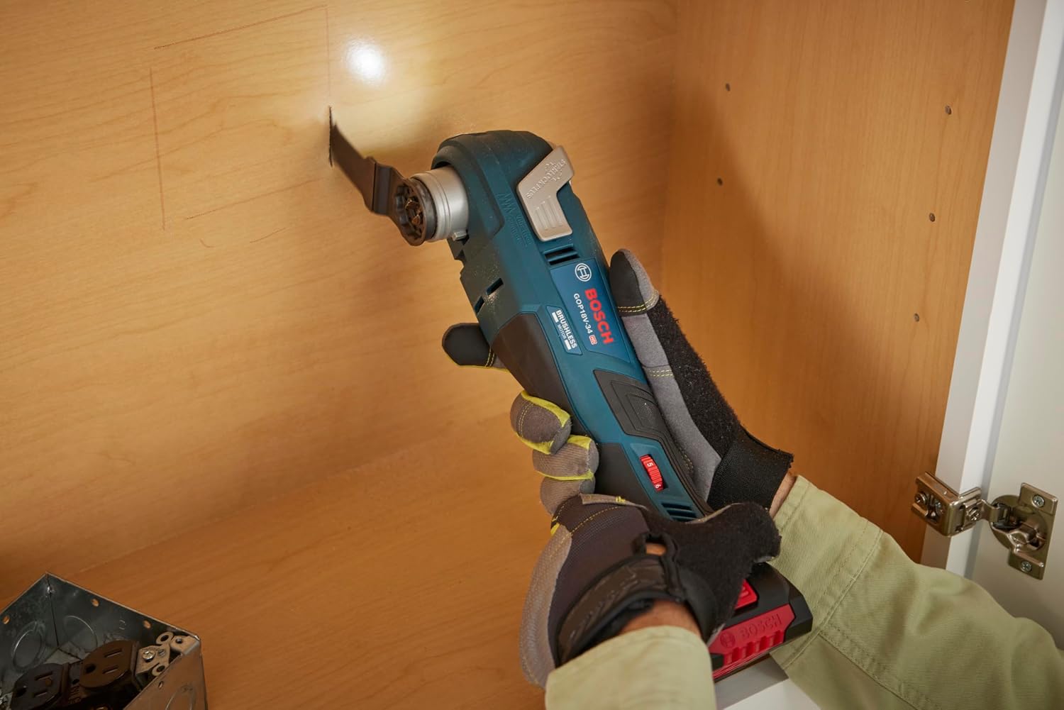 Bosch GOP18V-34B14-RT 18V Brushless Lithium-Ion Cordless StarlockPlus Oscillating Multi-Tool Kit (4 Ah) (Renewed)