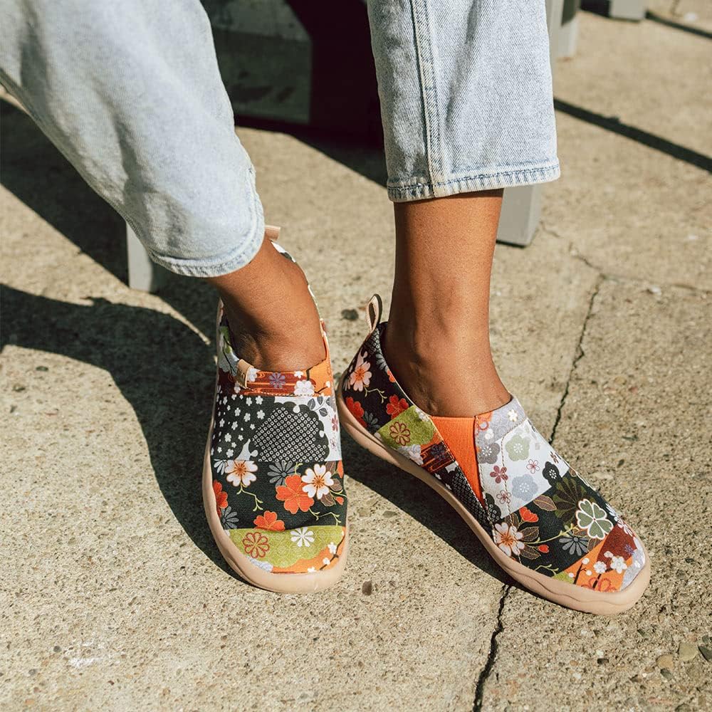 UIN Women's Artistic Slip-On Shoes Vibrant Floral Casual Loafers Lightweight Comfortable Travel Footwear