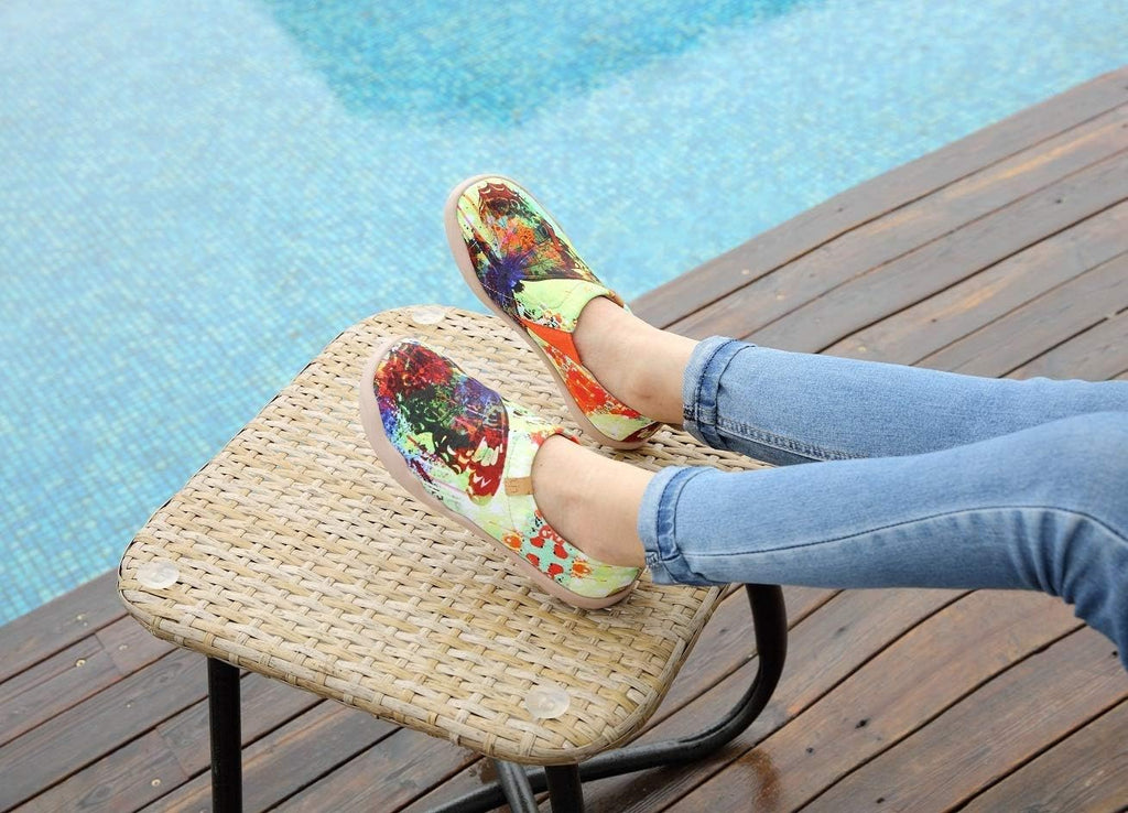 UIN Women's Artistic Slip-On Shoes Vibrant Floral Casual Loafers Lightweight Comfortable Travel Footwear