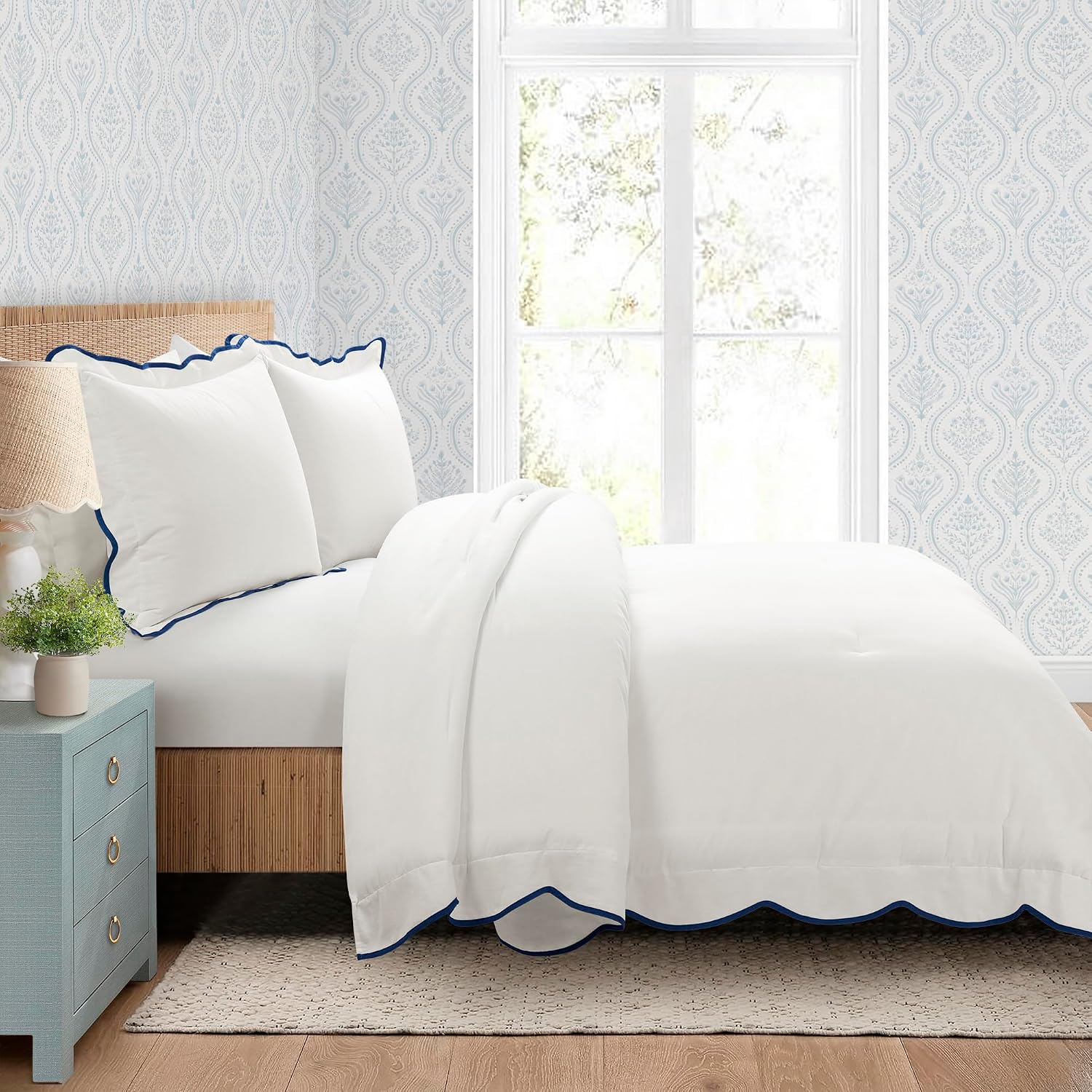 Lush Decor Coastal Chic Scalloped Edge Comforter Set, 3 Piece Set King/California King, Navy & White - King Bedding Set - White Comforter King Size - Coastal Decor