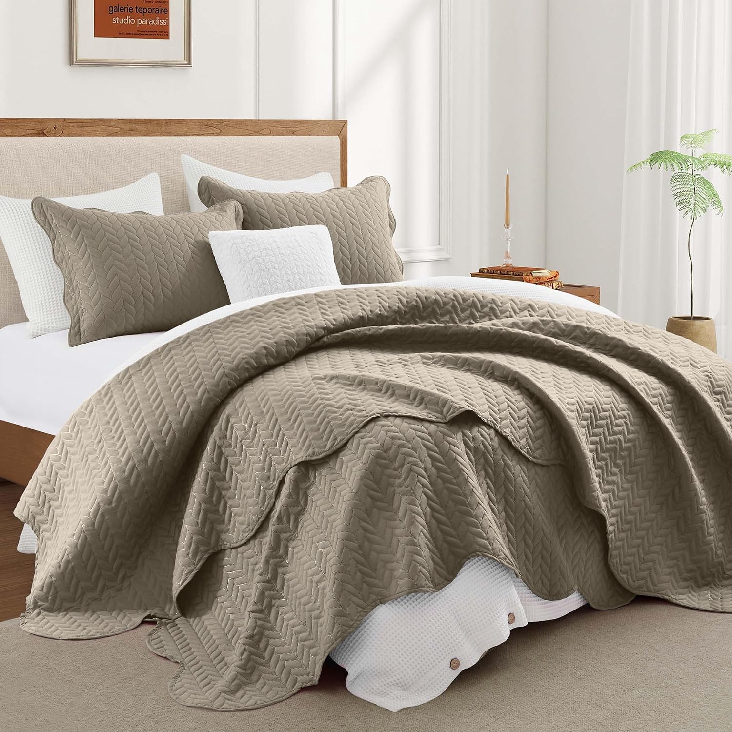 IR Imperial Rooms 8 Pack Quilt King Size Bedding (106' x 96') - Bulk Wholesale for Hotels, Guest Bedroom & Airbnbs - Lightweight Microfiber Reversible Embossed Quilts Bedspread (Beige)