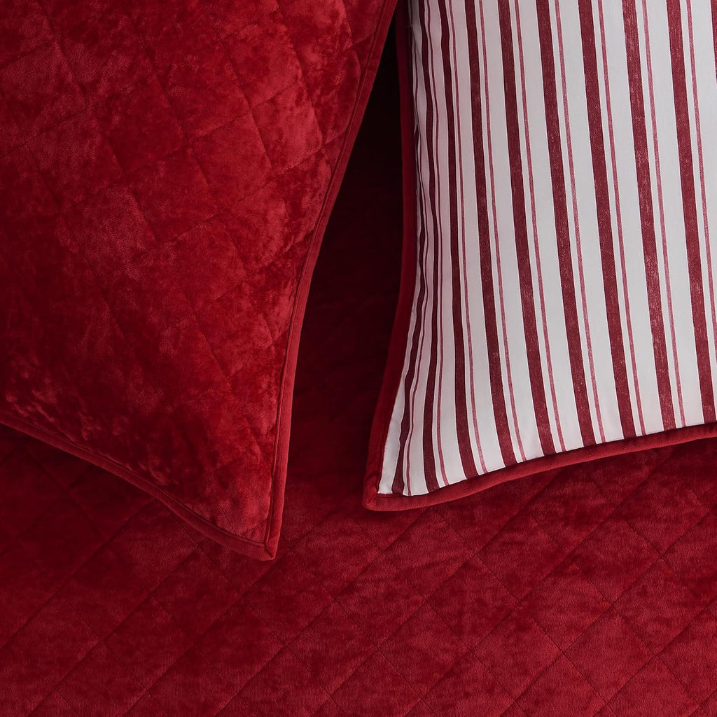 Wonderful Christmas Cotton Stripe Quilt 5-Piece Set,King Luxury Red Velvet Quilt Set,All-Season Breathable Bedding with 2 Elegant Cushions,Versatile for Bedroom, Fit for Adults, Teens & Kids,104'x94'