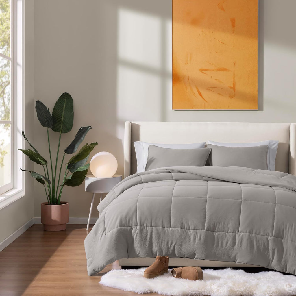 UGG Leonora Comforter Set with 2 Pillow Shams Lightweight Down Alternative Blanket Reversible Cozy Warm All Season Washable and Hypoallergenic Bedding Set, Full/Queen, Light Grey