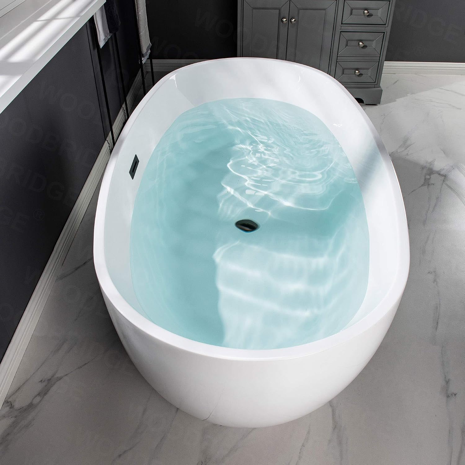 WOODBRIDGE 59' Acrylic Freestanding Bathtub Contemporary Soaking White Tub with Matte Black Overflow and Drain，BTA1518 -MB-Drain &O