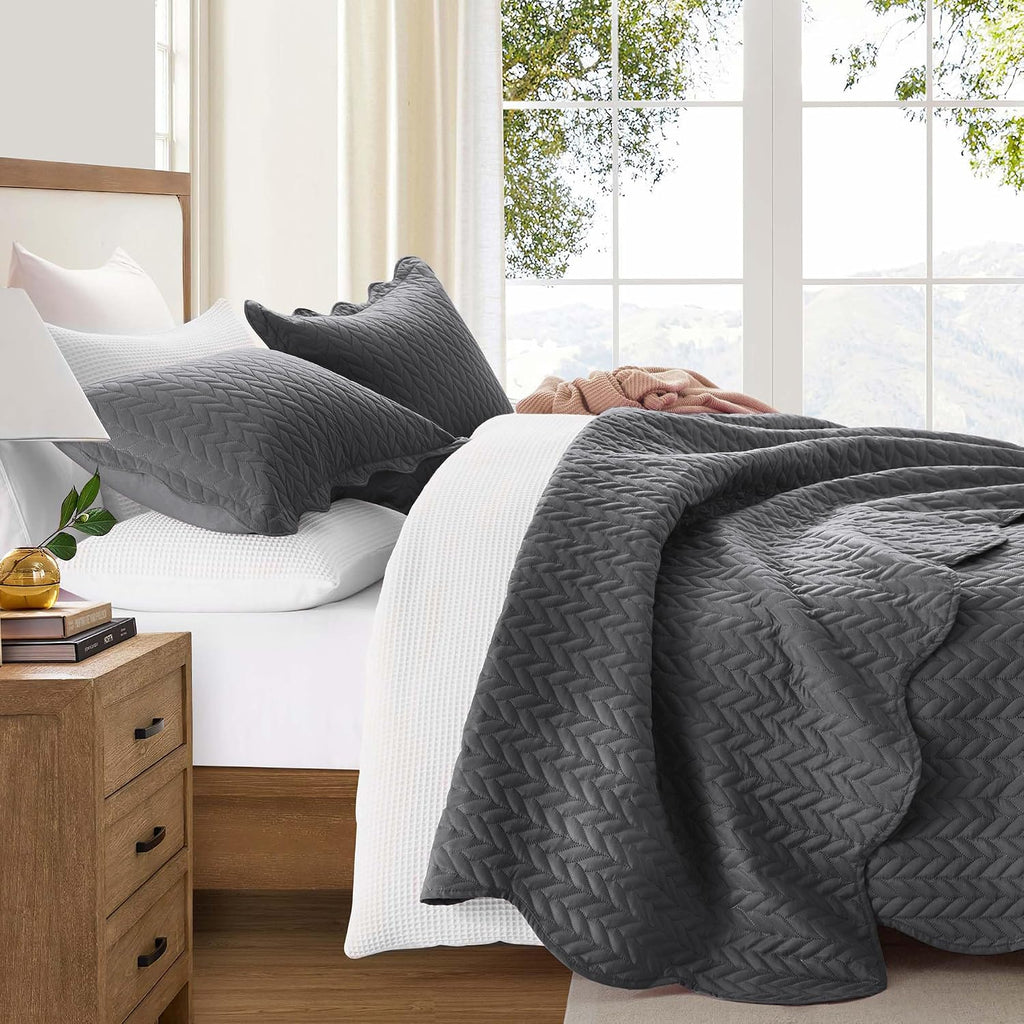 IR Imperial Rooms Queen Quilt Bedding Set (90' x 96') - Bulk Pack of 10 Wholesale for Hotels, Guest Bedroom & Airbnbs - Lightweight Microfiber Reversible Embossed Quilts Bedspreads (Charcoal)