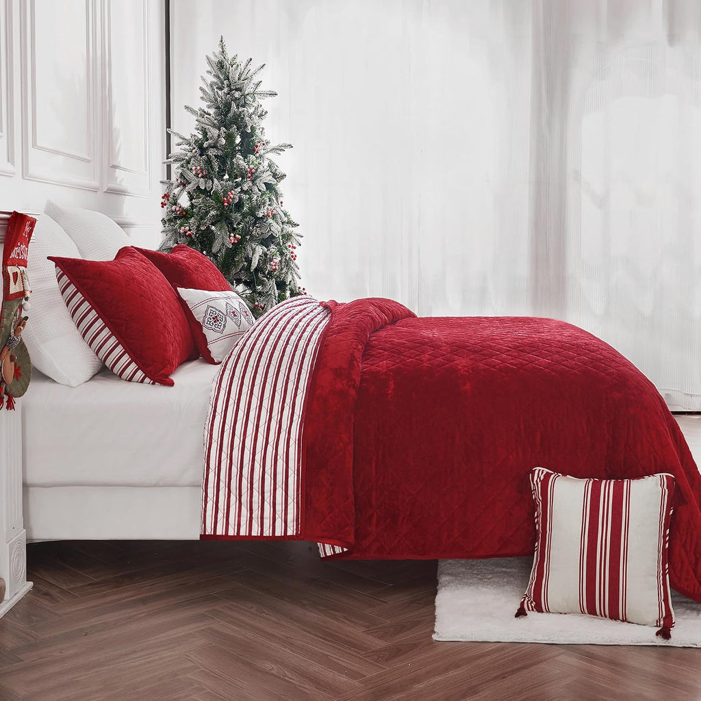 Wonderful Christmas Cotton Stripe Quilt 5-Piece Set,King Luxury Red Velvet Quilt Set,All-Season Breathable Bedding with 2 Elegant Cushions,Versatile for Bedroom, Fit for Adults, Teens & Kids,104'x94'