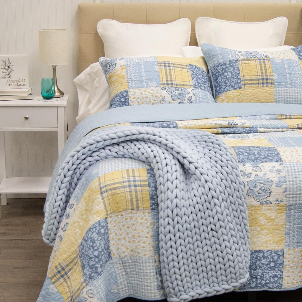 Donna Sharp Spring Flowers-Twin Quilt Set, Measures 68 x 90, Includes 1 Quilt and 1 Standard Sham, Machine Washable