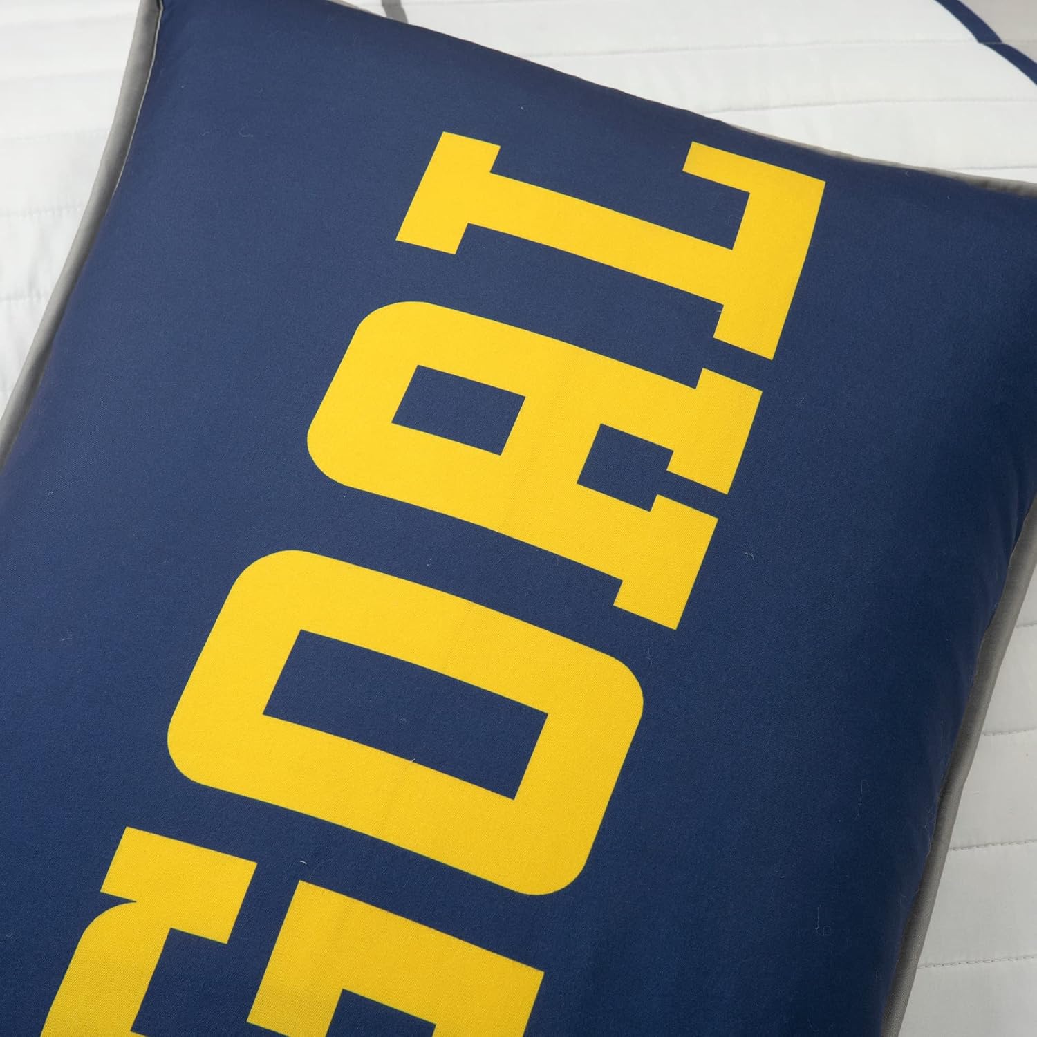 Lush Decor Soccer Game Reversible Quilt Quen Size 4 Piece Set Full/Queen White & Navy - Toddler Bedding Set Full Quilt - Sports Decor - Soccer Bedding