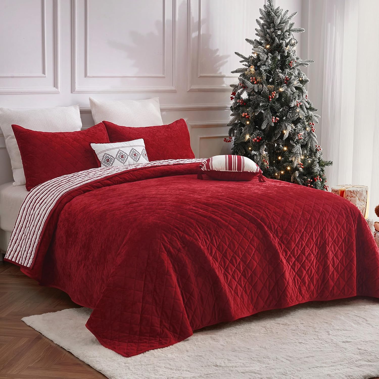 Wonderful Christmas Cotton Stripe Quilt 5-Piece Set,King Luxury Red Velvet Quilt Set,All-Season Breathable Bedding with 2 Elegant Cushions,Versatile for Bedroom, Fit for Adults, Teens & Kids,104'x94'