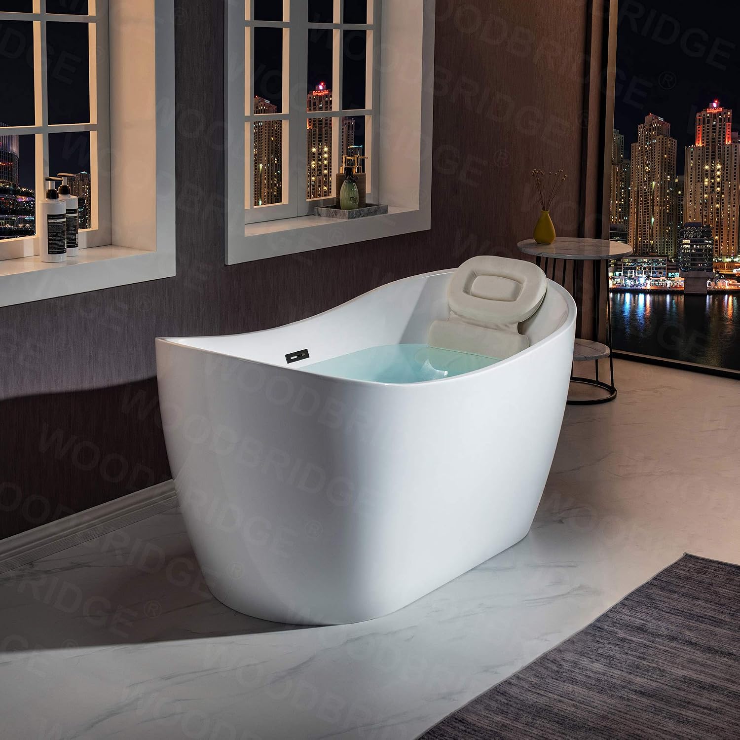 WOODBRIDGE 59' Acrylic Freestanding Bathtub Contemporary Soaking White Tub with Matte Black Overflow and Drain，BTA1516 -MB-Drain &O+ Pillow