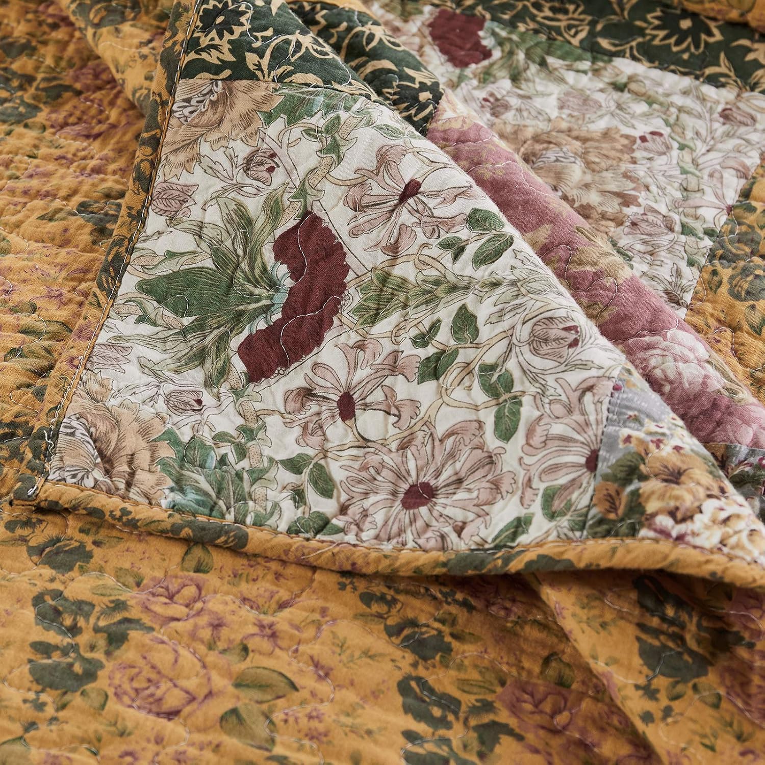 Greenland Home Antique Chic 100% Cotton Authentic Patchwork Quilt Set, with Bedspread Coverage, 3-Piece Jumbo Queen