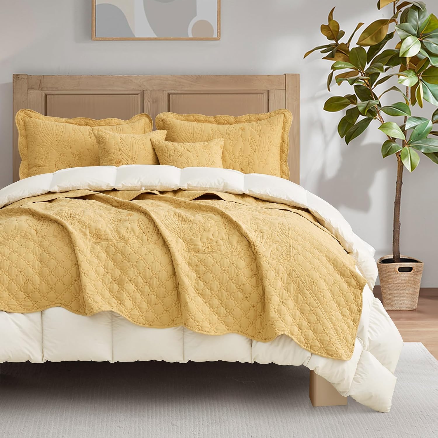 CHIXIN Botanical Oversized Bedspread King Size - Leaves Pattern Stitching Quilt Set - Elegant & Fresh Style Bedding Coverlets, Reversible, Lightweight, 5 Piece, Honey Gold
