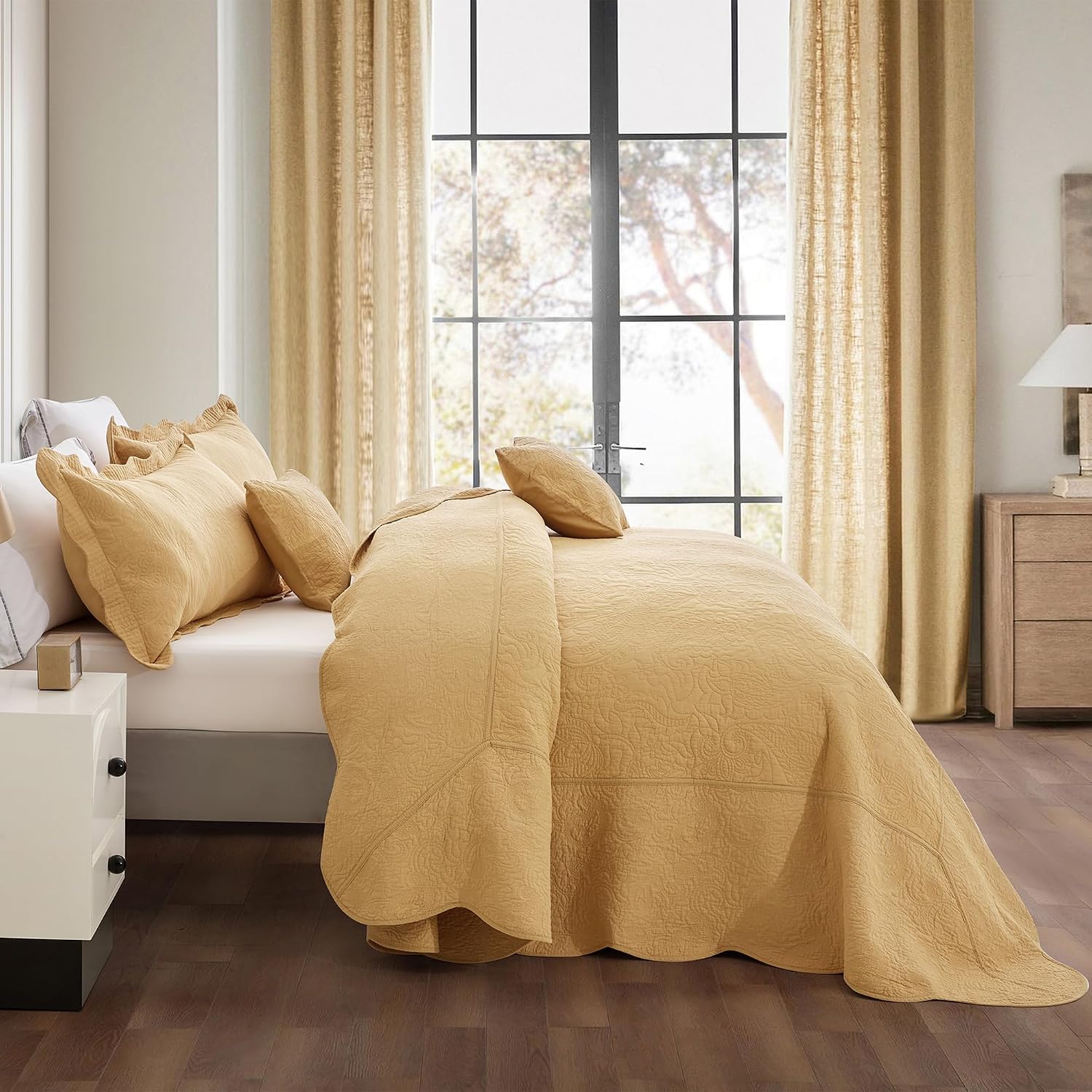Oversized King Bedspread Cotton 128x120 Extra Wide, Reversible Paisley Pattern Design, Lightweight Bedding Cover, 5 Piece Set, Honey Gold