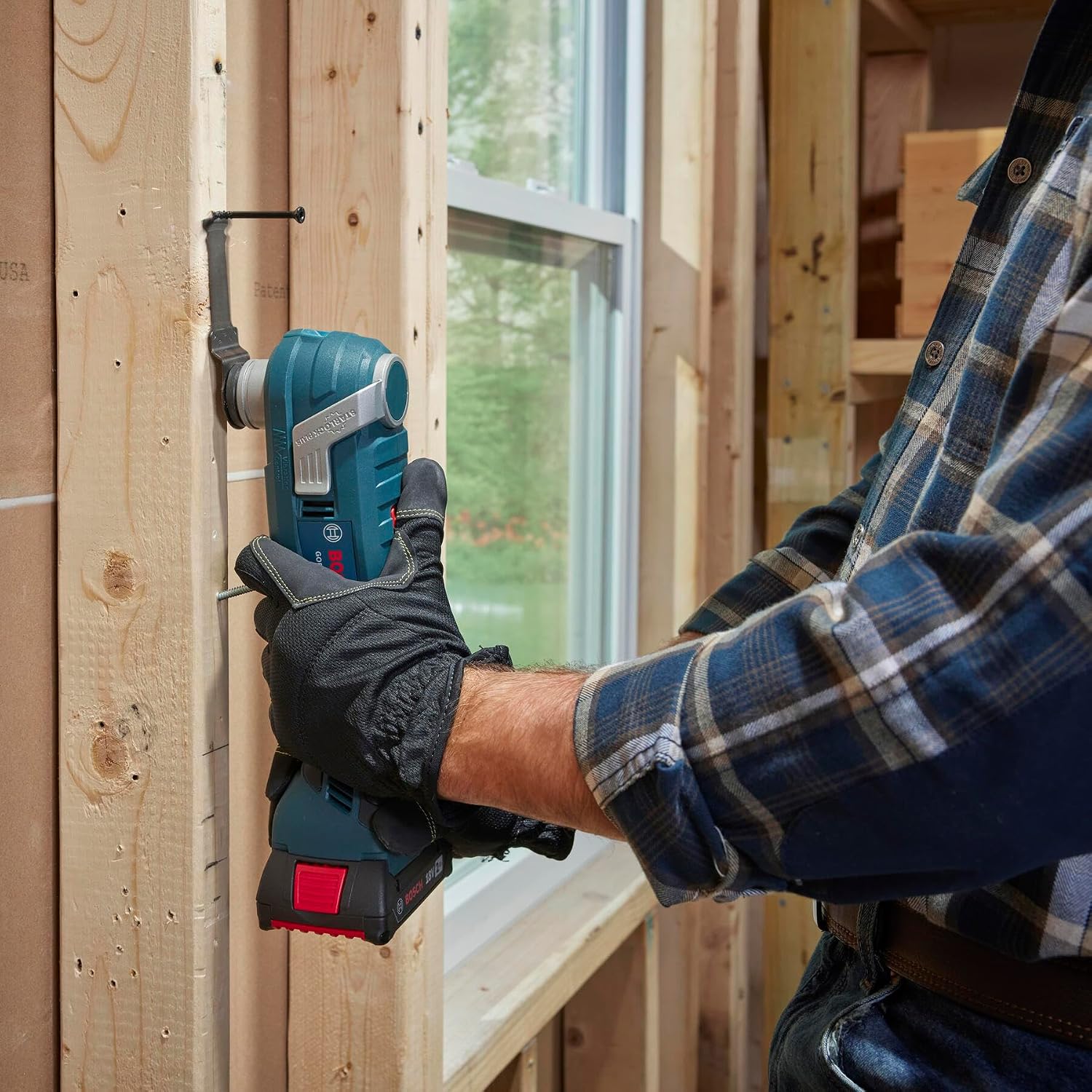 Bosch GOP18V-34B14-RT 18V Brushless Lithium-Ion Cordless StarlockPlus Oscillating Multi-Tool Kit (4 Ah) (Renewed)