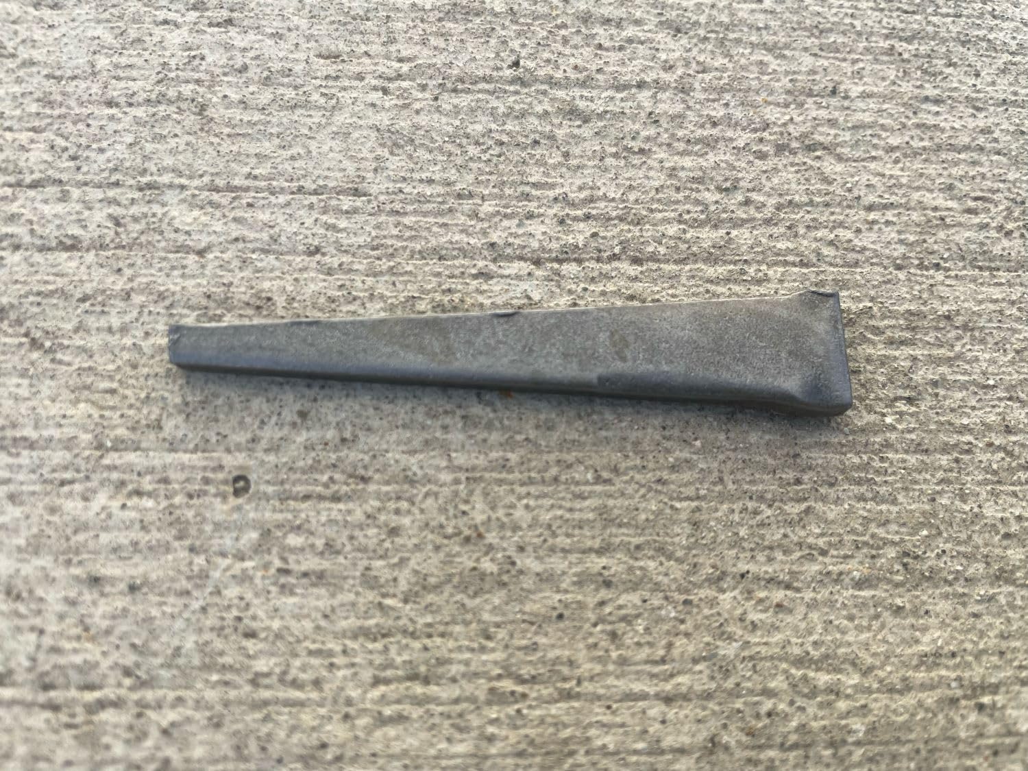 Sandbaggy 2-1/2 inch (8D) Square Cut Masonry Nails for Concrete, Brick, Mortar - 1/2' Wide Flat Heads - Construction, Cement, Brick Walls (1500)