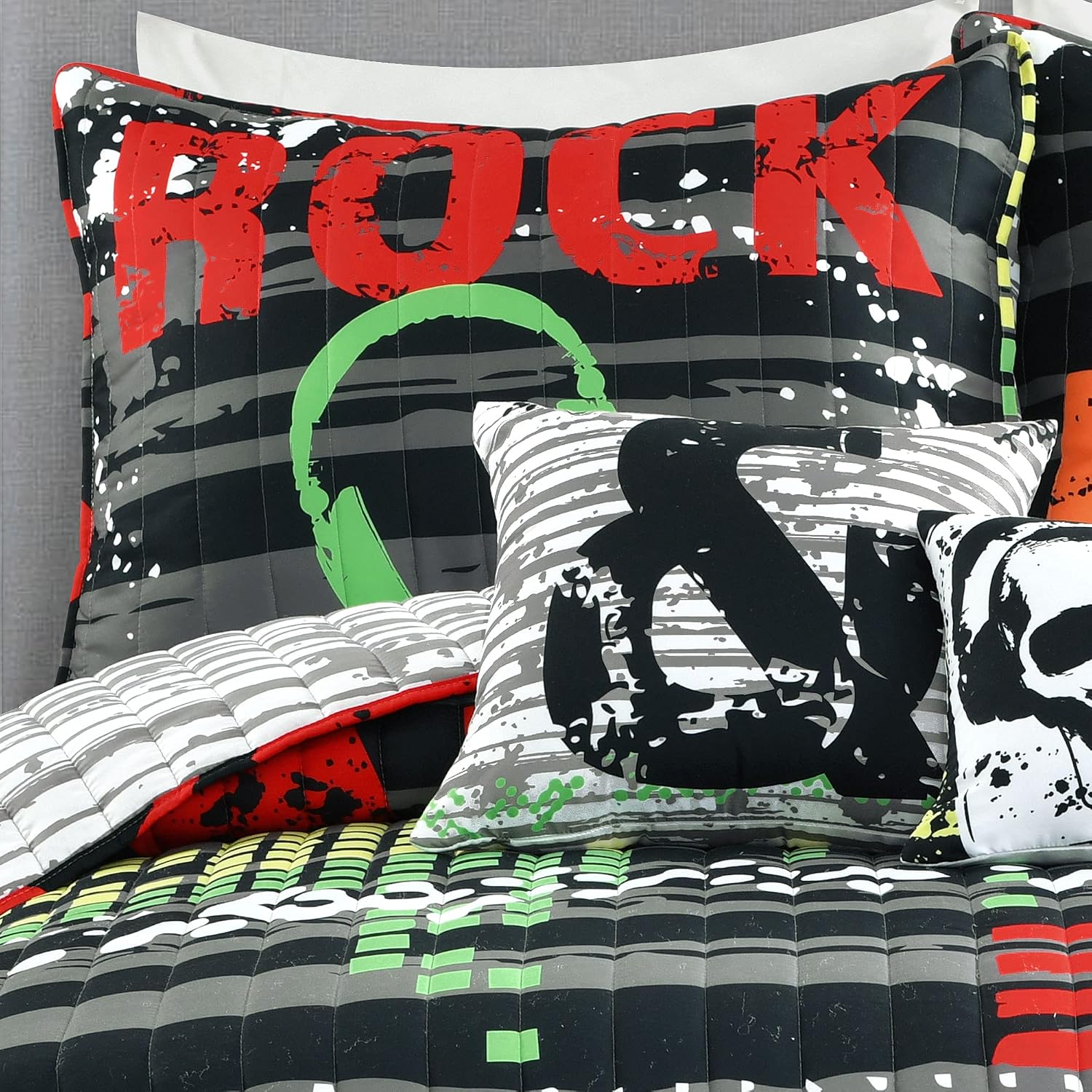 Lush Decor Rock N Roll Reversible 5 Piece Quilt Set, Full/Queen, Black
