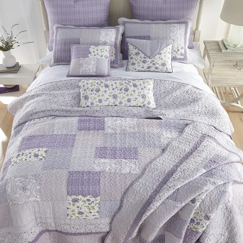 Donna Sharp Lavender Rose- Queen Quilt Set, Measures 90 x 90, Includes 1 Quilt and 2 Standard Shams, Machine Washable