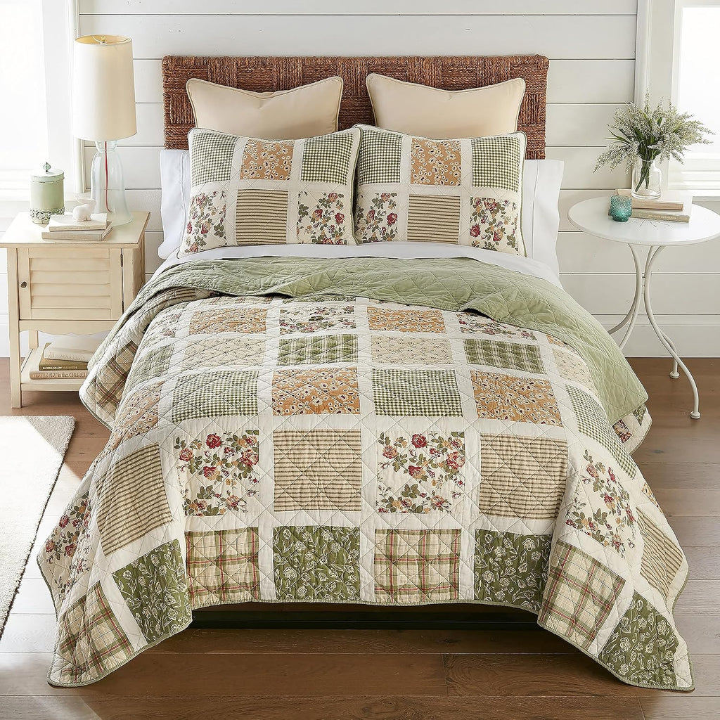 Donna Sharp Peach Rose Summer Cotton Quilted Bedding Set - 3-Piece Queen Size Quilt Set - Includes 1 Quilt and 2 Standard Pillow Shams - Machine Washable - Traditional Floral Design