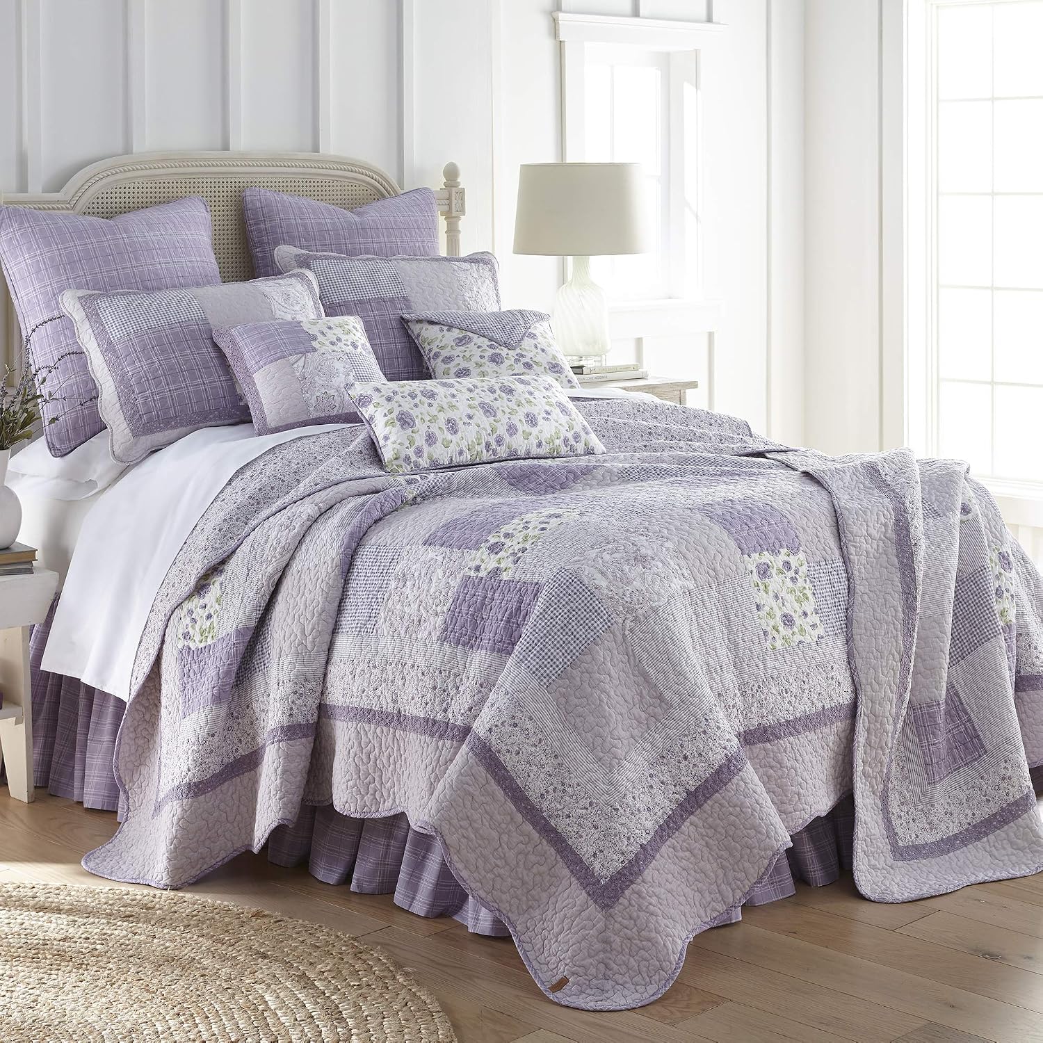 Donna Sharp Lavender Rose- Queen Quilt Set, Measures 90 x 90, Includes 1 Quilt and 2 Standard Shams, Machine Washable