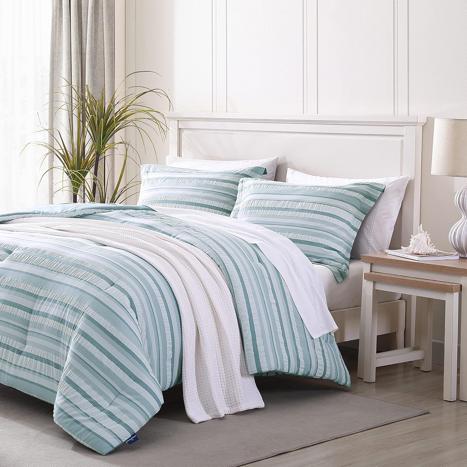 Tommy Bahama - Queen Comforter Set, Cotton Reversible Bedding with Matching Shams, Bedding Set for All Seasons (Clearwater Cay Blue, Queen)
