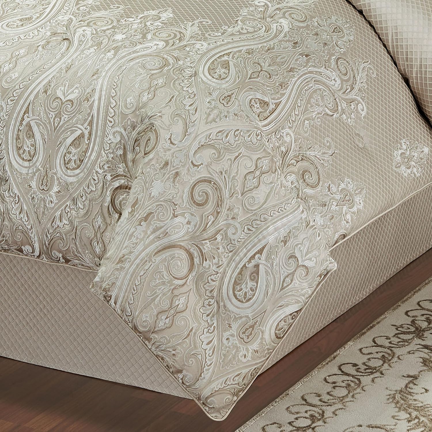 Lunata Classic Luxury Bedding | Chic Neutral Color Palette | Fine Jacquard-Woven Scrollwork and Diamonds | 4 Piece Bed Set includes Oversized California King Comforter, Bedskirt, and 2 King Shams