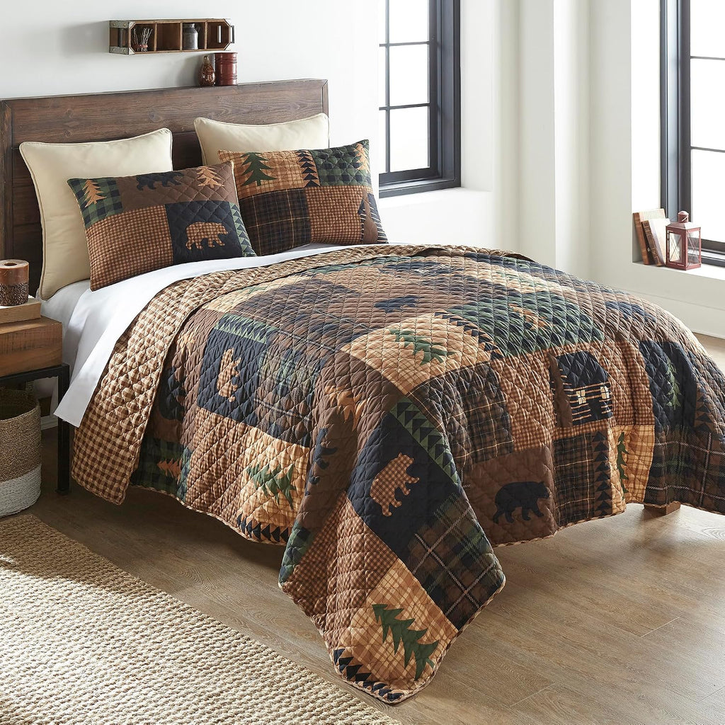 Donna Sharp Brown Bear Cabin-King Quilt Set, Measures 104 x 96, Includes 1 Quilt and 2 King Shams, Machine Washable