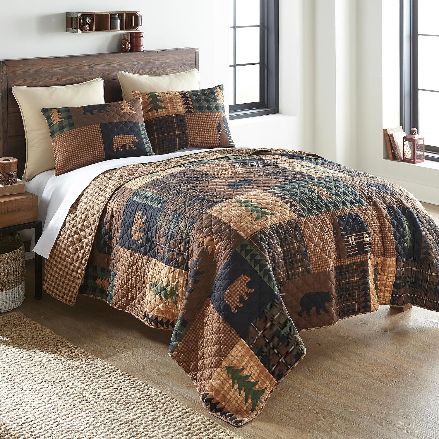 Donna Sharp Brown Bear Cabin-King Quilt Set, Measures 104 x 96, Includes 1 Quilt and 2 King Shams, Machine Washable