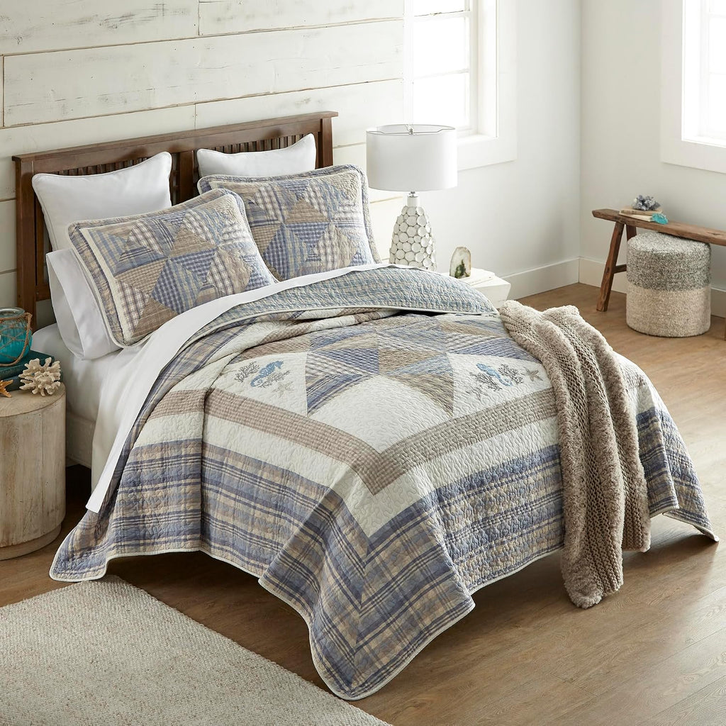 Donna Sharp Coastal Star- Queen Quilt Set, Measures 90 x 90, Includes 1 Quilt and 2 Standard Shams, Machine Washable