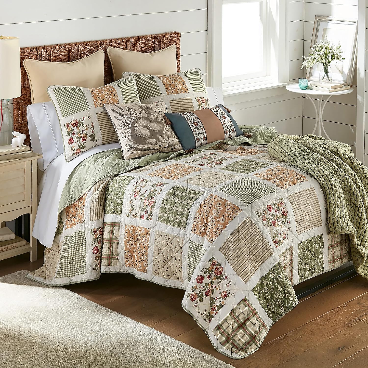 Donna Sharp Peach Rose Summer Cotton Quilted Bedding Set - 3-Piece Queen Size Quilt Set - Includes 1 Quilt and 2 Standard Pillow Shams - Machine Washable - Traditional Floral Design