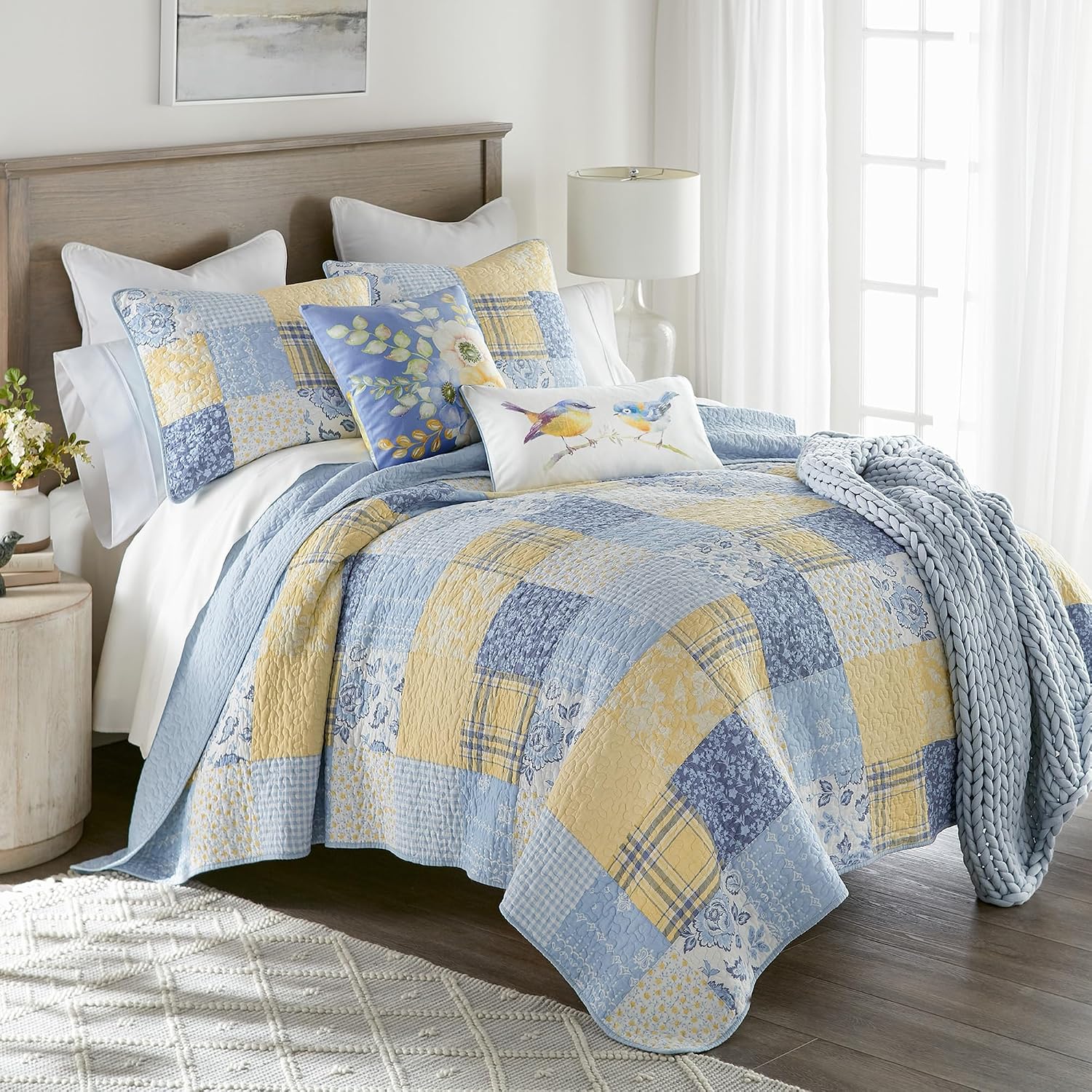 Donna Sharp Spring Flowers-Twin Quilt Set, Measures 68 x 90, Includes 1 Quilt and 1 Standard Sham, Machine Washable